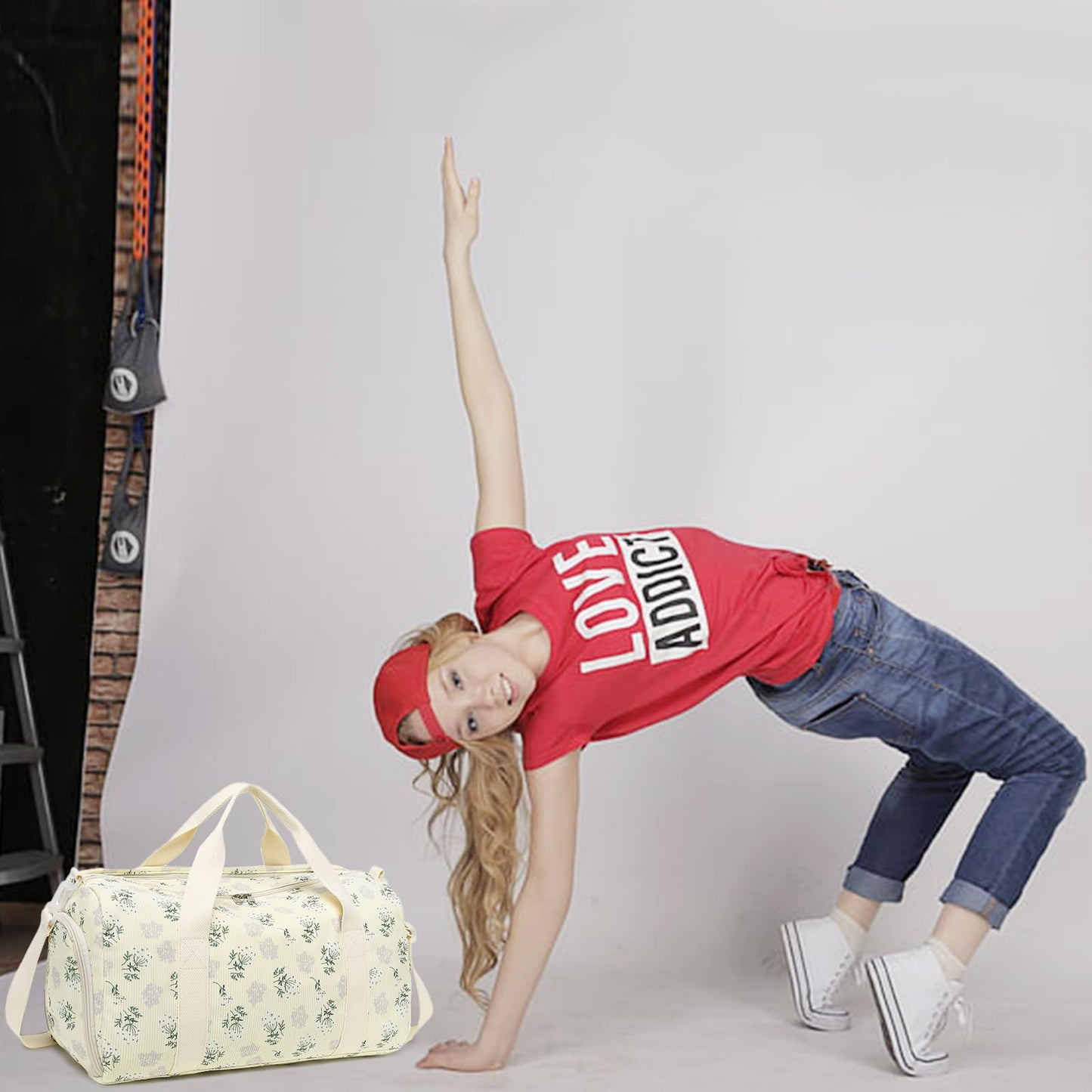 Duffle Bag for Gym Sports Women Girls Workout Travel Bag Weekender with Shoe Compartment and Wet Pocket (Beige Floral 102)
